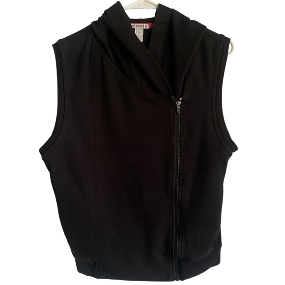 Forever 21 Sweaters - Woman’s Forever 21 Black Hoodie Sweater